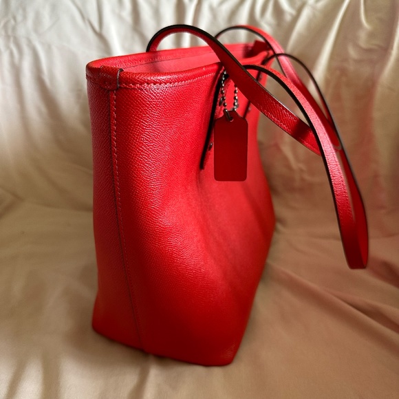 Coach City Zip Tote Women's Handbag - True Red NEVER USED Style No. F58846 - Picture 4 of 11